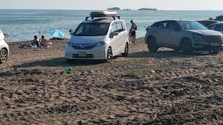 Пляжи Обского моря 🌊 множество автомобилей у воды, а въезд в водоохранную зону запрещён, массово!
