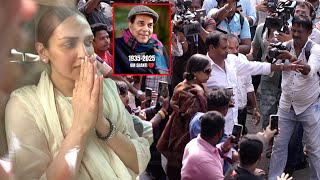 Download Lagu Bollywood Celebrities Rushes to Pawan Hans Crematorium to Say Last Good Bye to Dharmendra ji MP3