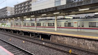 京成佐倉駅に京成3400形3448編成が停車している様子