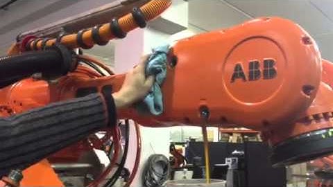 Robot ABB IRB 6600 M2000 cambio olio?