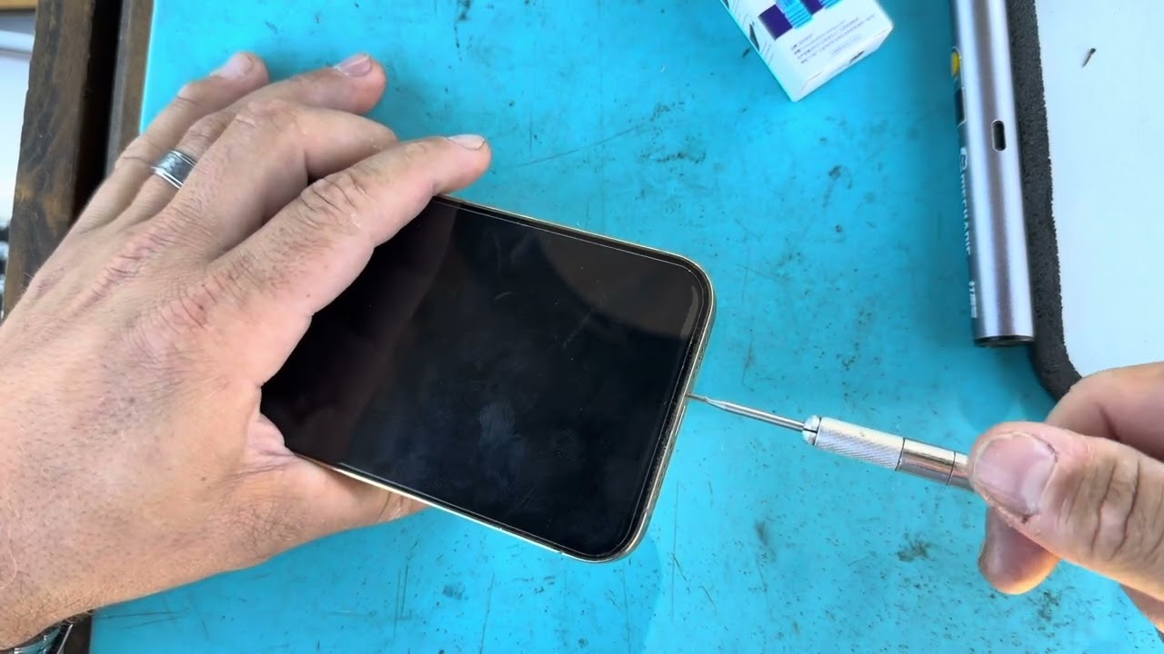 Я только что нашел лучший инструмент для извлечения сорванных винтов с пятилепестковой головкой.