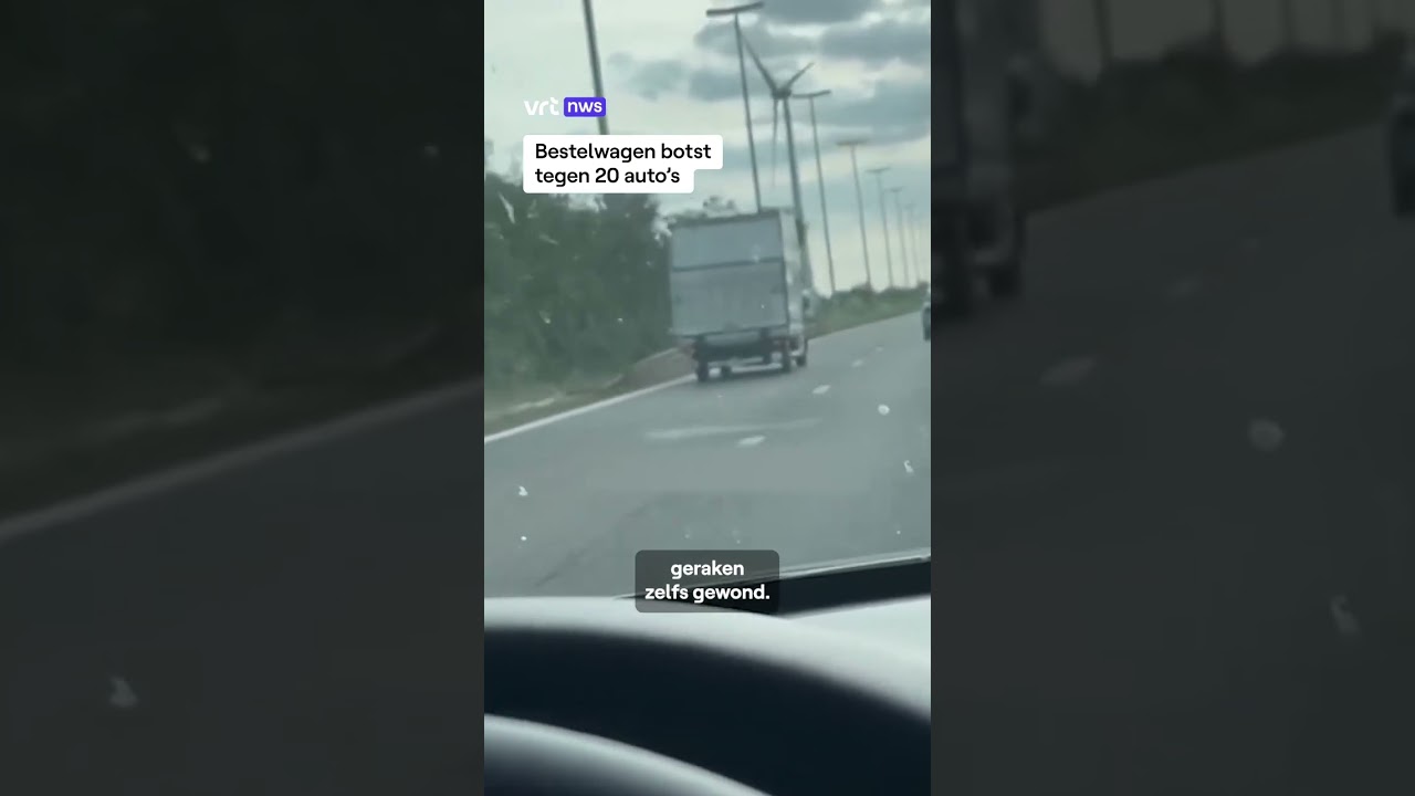 Bestelwagen botst tegen 20 auto's