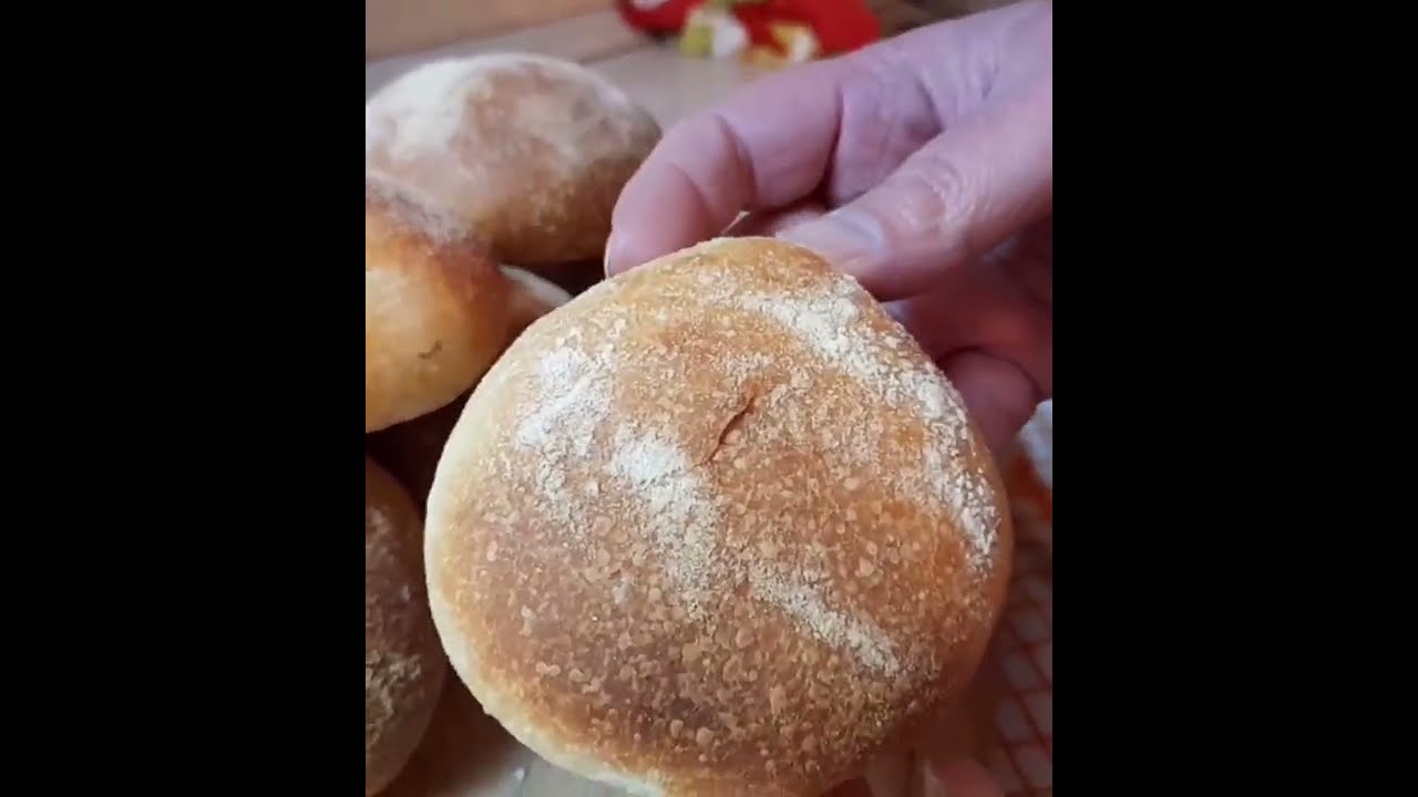 Panini allo strutto #paninimorbidissimi#paniniallostrutto#