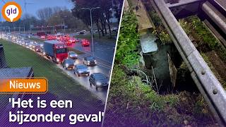 Download Lagu Nog steeds chaos op de weg door sinkhole op de A12 MP3 Download Lagu Nog steeds chaos op de weg door sinkhole op de A12 MP3