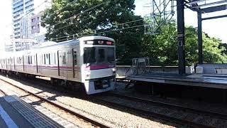 京王線7000系特急新宿行を撮った。
