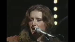 Bonnie Raitt - Angel From Montgomery (Live)