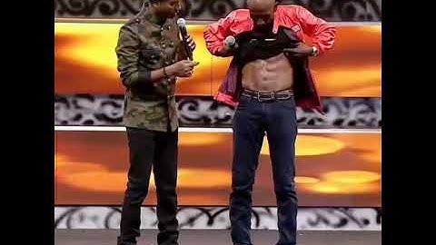 motta rajendran six pack in stage | Uruttu