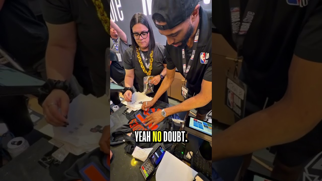 Mikal Bridges surprises Knicks fans at the NBA Store 🙌