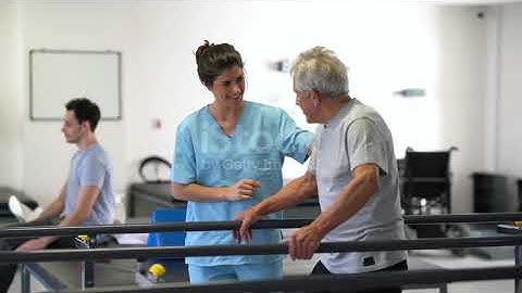 Walk training in parallel bars 