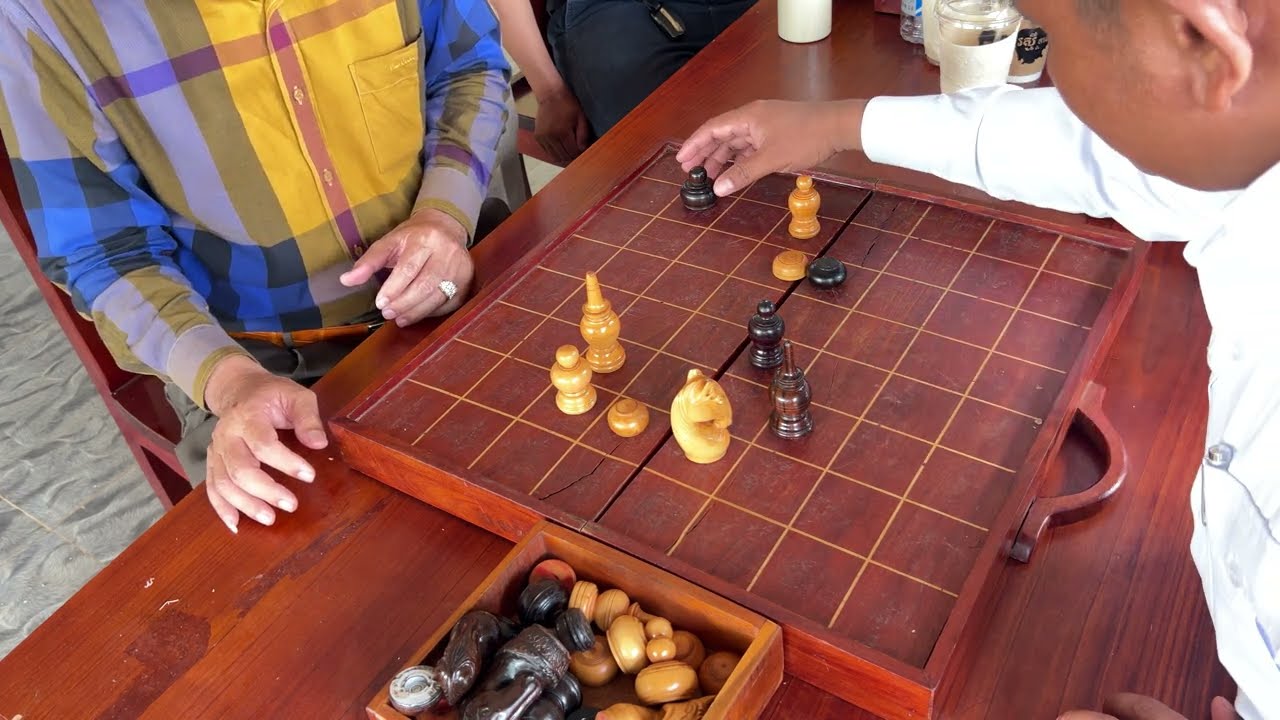 លោកពូរដ្ឋា KHMER US ហៅអាគុយខូចៗ គ្រាប់ស ជួបជាមួយ និស្សិតផ្តាច់សង្ខារ លំពែងបកក្រោយ អធិរាជមហាត គ្រាប់ខ