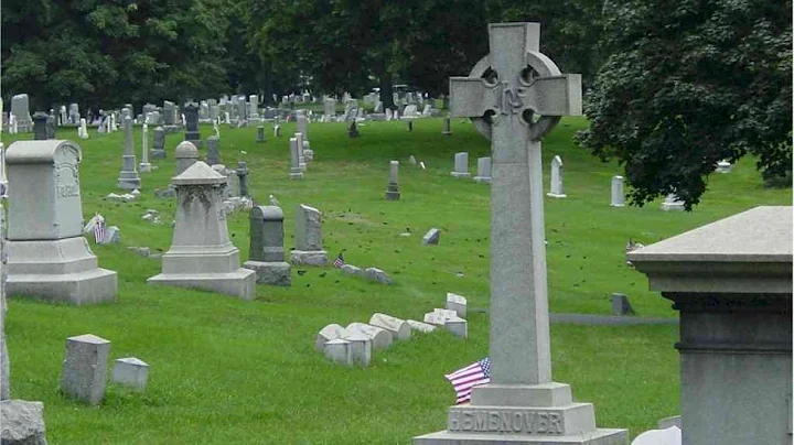 YOUR GUIDE TO CELEBRITY GRAVES IN NASHVILLE, TN