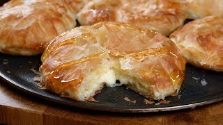 أسهل مشلتت بالجبن ممكن تعملوه في البيت (عجينة مورقة وطرية) Easy Cream Cheese Stuffed Flaky Bread
