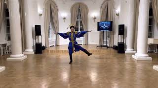 Калмыцкий народный танец исполняет Бадмаев Данзан