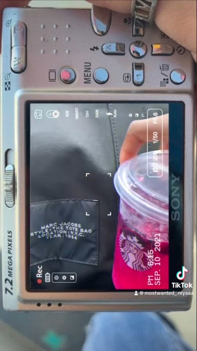 🩷🖤 #contentcreator #y2kstyle #retro #camera #stylehair #tiktok #prettygirl