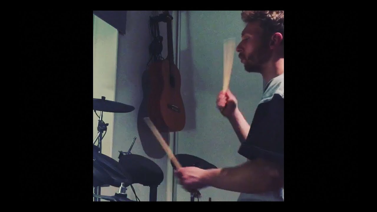 Made A Song For Radio In 6 Days auf YouTube ansehen Made A Song For Radio In 6 Days auf YouTube ansehen