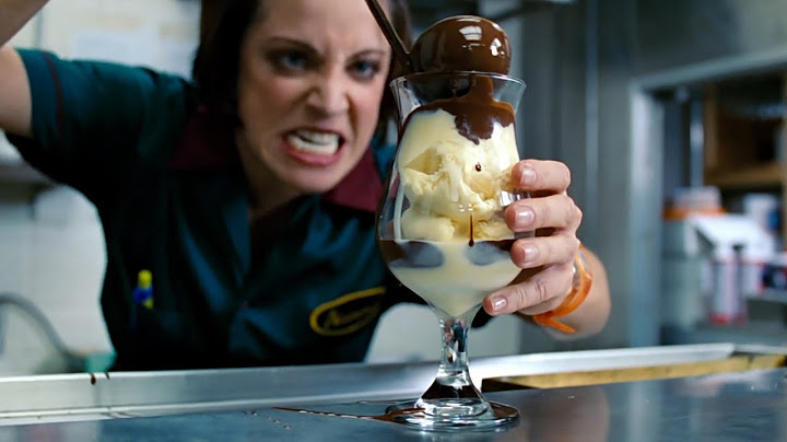 Waiting (2005) Psycho Waitress