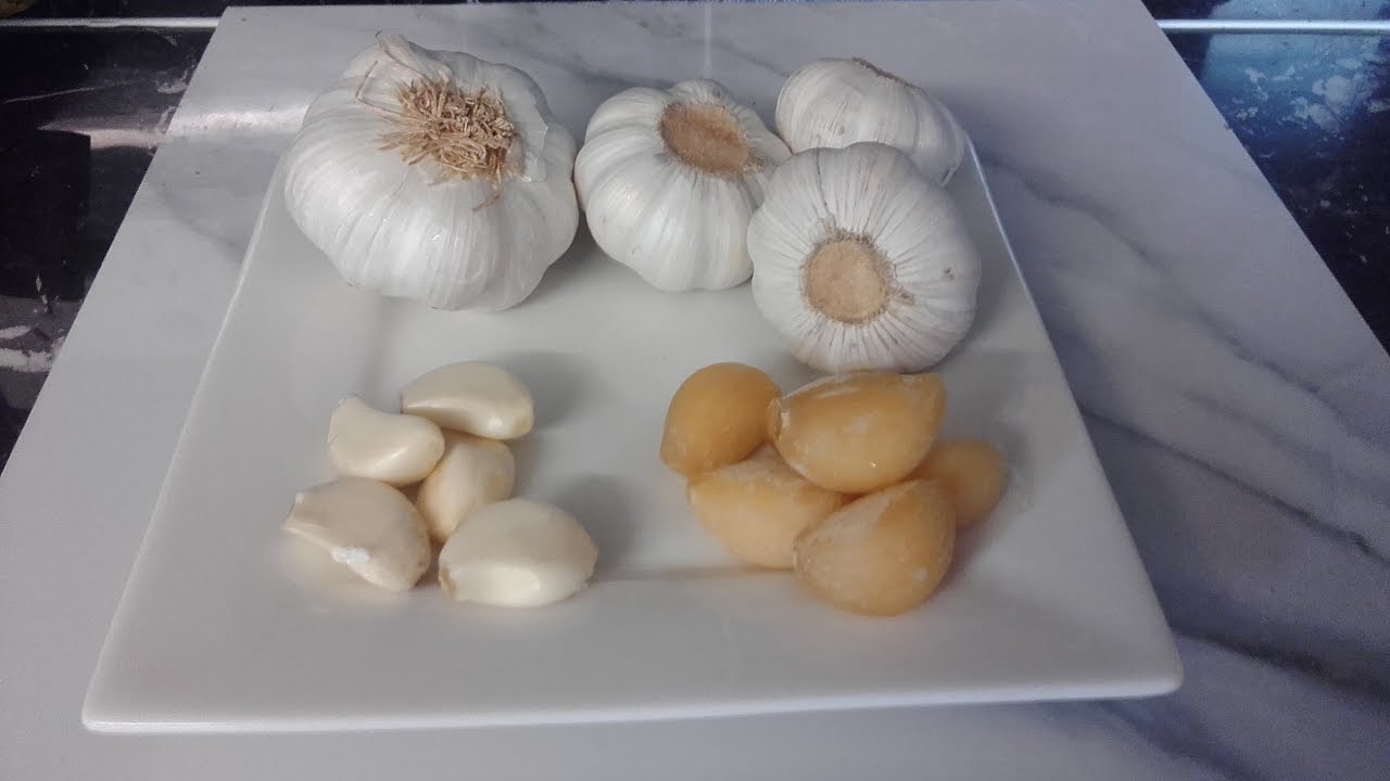 How to Freeze Garlic (Cloves or Paste) - Evolving Table