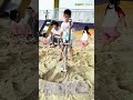 究極の砂場おもちゃ 360°回転ショベルカー レビュー：掘り方を学ぼう！手動ショベルカーで子供たちの建設遊びを楽しもう
