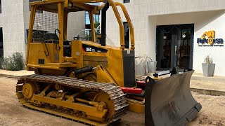 Ttactor bulldozer D5C caterpillar