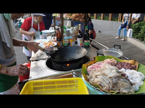 태국 길거리 셰프! 돼지볶음 계란밥, 계란 볶음밥 / thai master chef! fried pork egg rice - thai street food