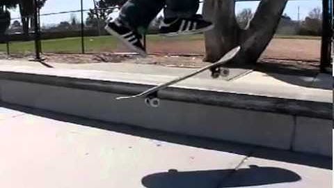 5-0 SHOVE IT OUT IN THE MIDDLE SUPER SLOW MOTION