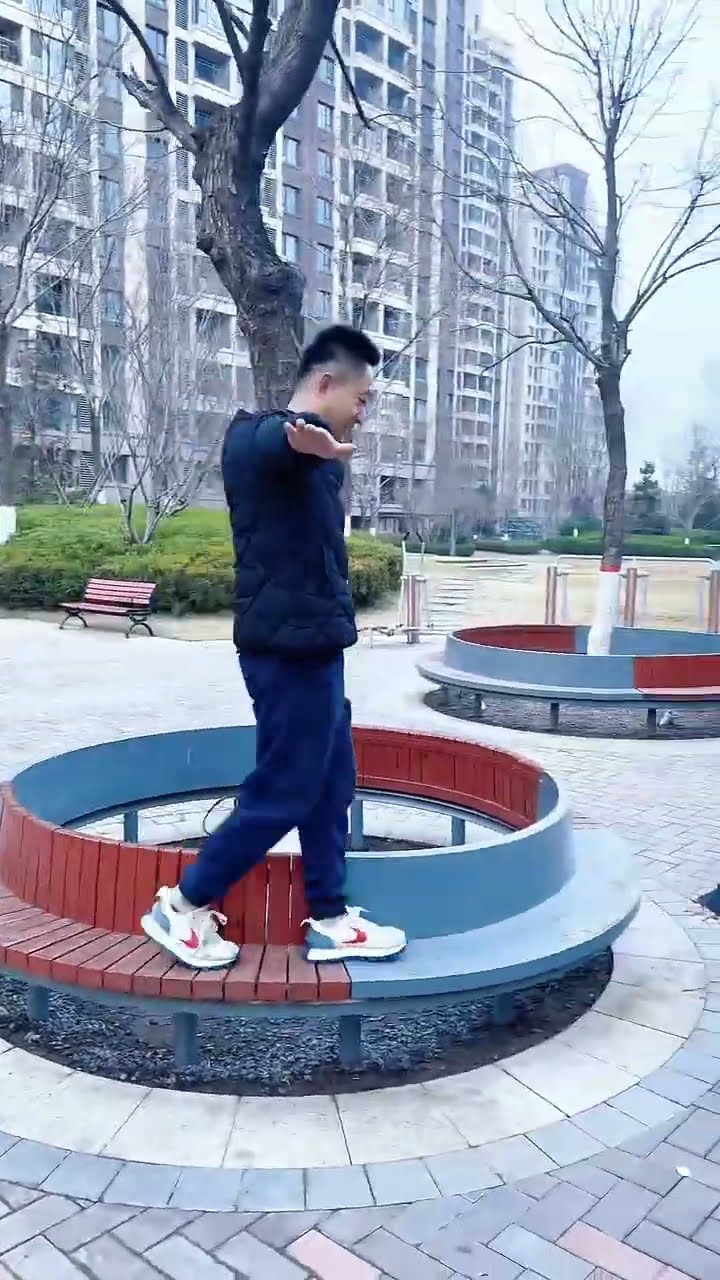 爸爸花式带娃，儿子的模仿能力也太强了！#呆萌小米宝#萌娃#熊孩子