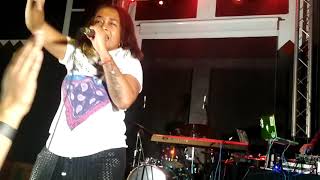 Arianna Puello Arriba los busca vidas.