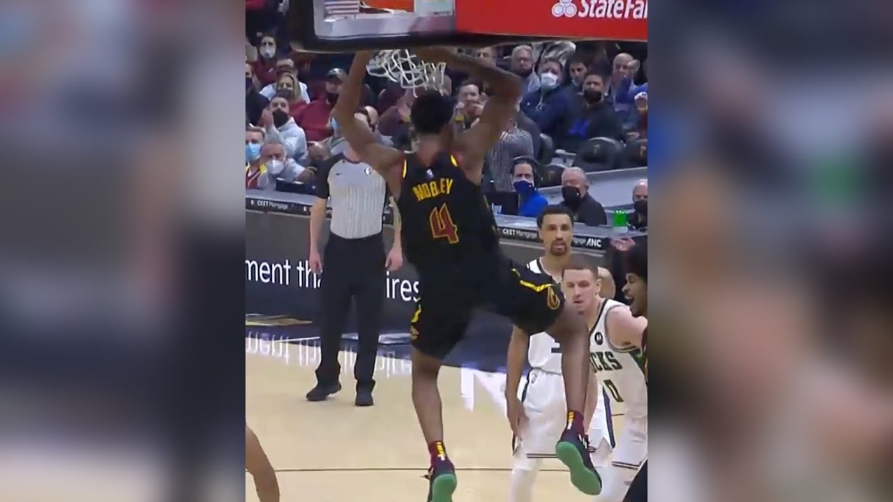 👀 Darius Garland finds the cutting Evan Mobley🔥🏀