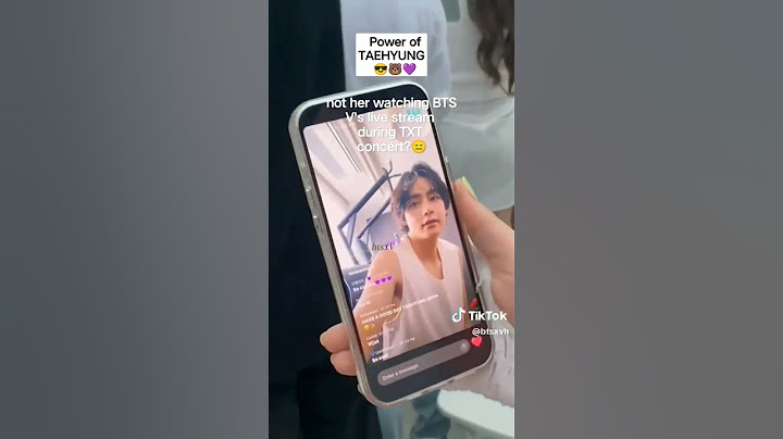 BTS Taehyung live streaming During TXT Concert😎😎 What Hold Power Of TAEHYUNG🐻✊🏻💪#bts #btslive #tae