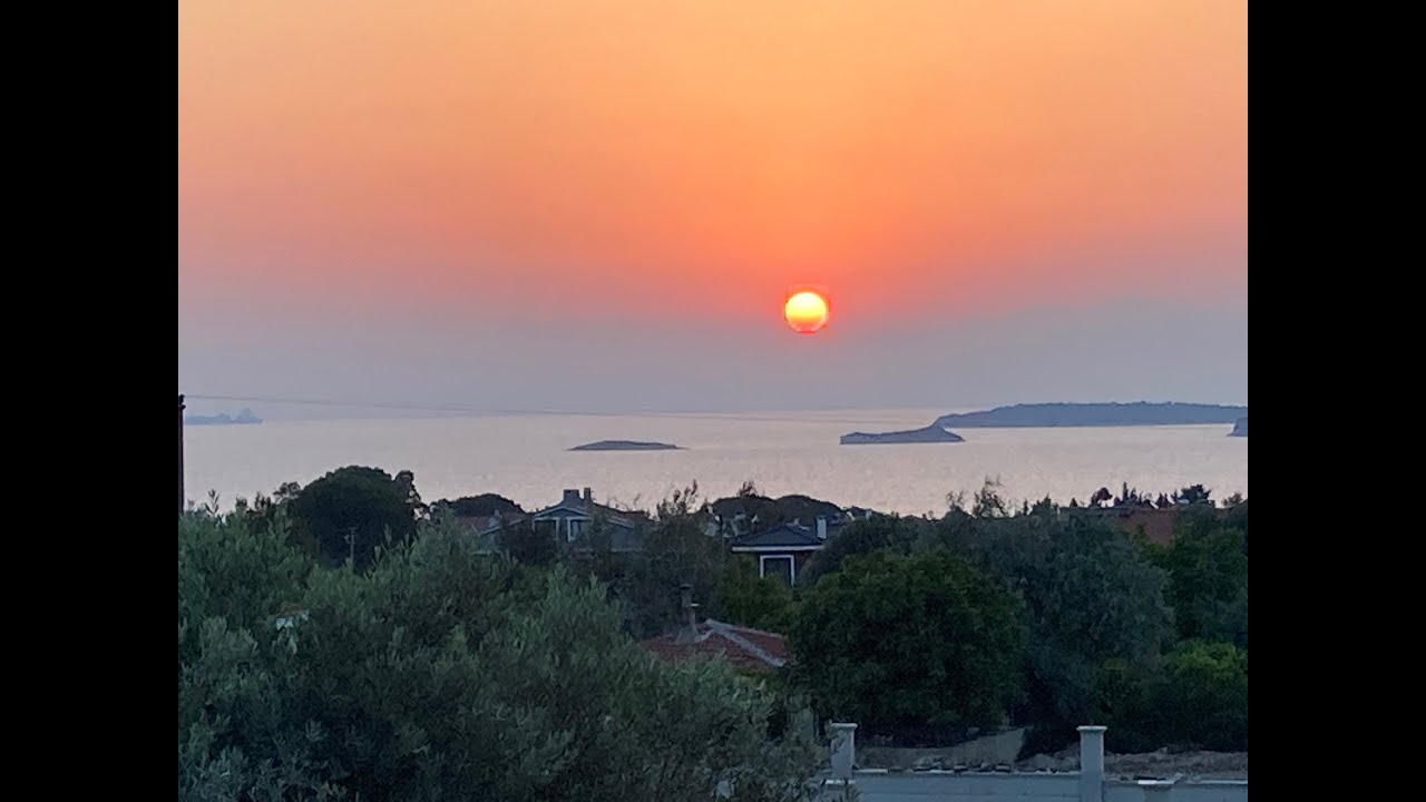 İzmir Urla Çeşmealtı nda deniz manzaralı, yüzme havuzlu, müstakil taş villa