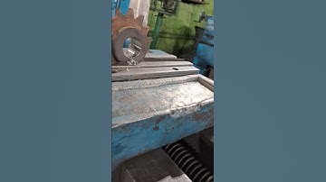 cnc lathe machine job work chain sprocket Mein Chabi ban raha hai#youtube #machine #lathe #shorts