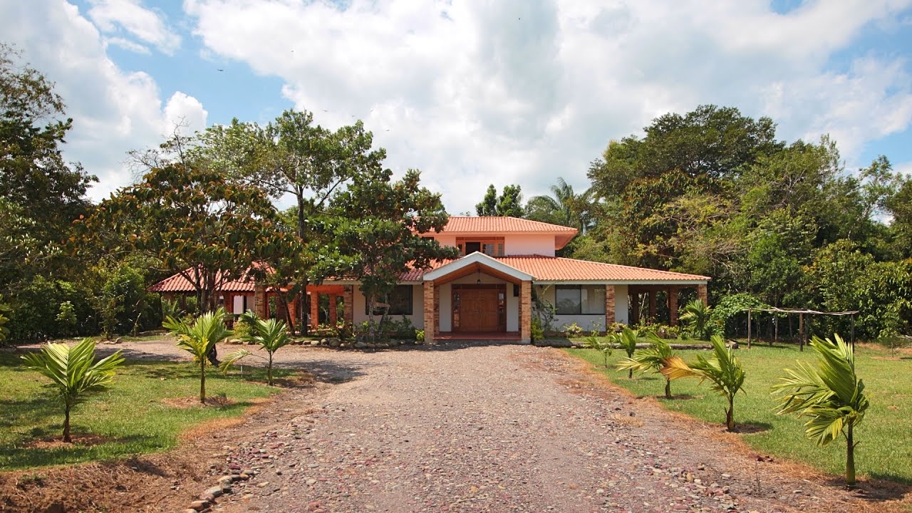 YouTube에서 @Chief · Colombian House Tour 보기 YouTube에서 @Chief · Colombian House Tour 보기