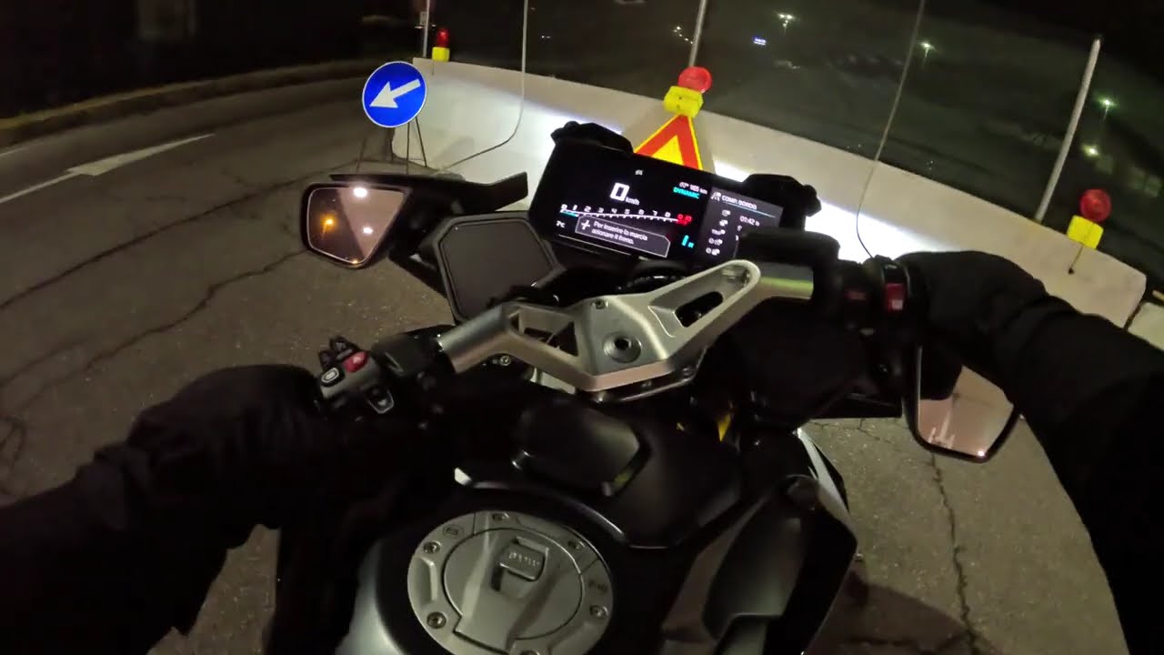 RITIRO LA BMW R 1300 RT A BOLOGNA E VADO SUBITO A MILANO COL BUIO. BMW R1300 RT HIGHWAY DRIVE ITALY