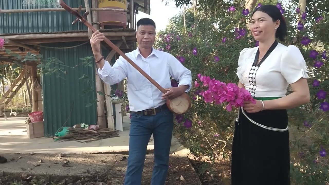 Hoàng Bôn cô Gái Bản Làn Hát Đầu tiên Anh em xem vì Deo đoàn cối 