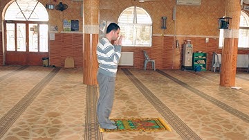 حُكم من كرر قراءة سورة الفاتحة في الصلاة