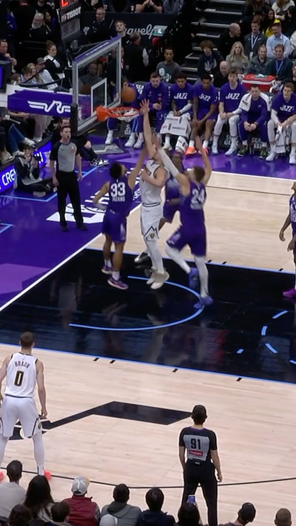 Jokić tips in the rebound to surpass 15,000 career points! ?