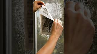 Window screen dust: Stick newspaper, spray water, then peel off.網戸のほこり:新聞紙を貼って水を吹きかけてからはがしてください。