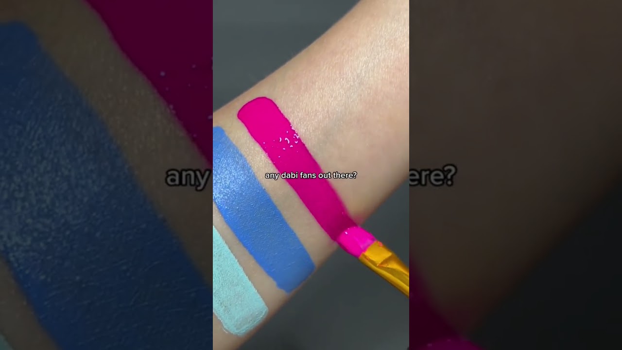 Eyeliners that glow in the dark 