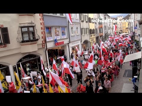 Parolen und Pyrotechnik: Zehntausende bei rechtsextremem Marsch
