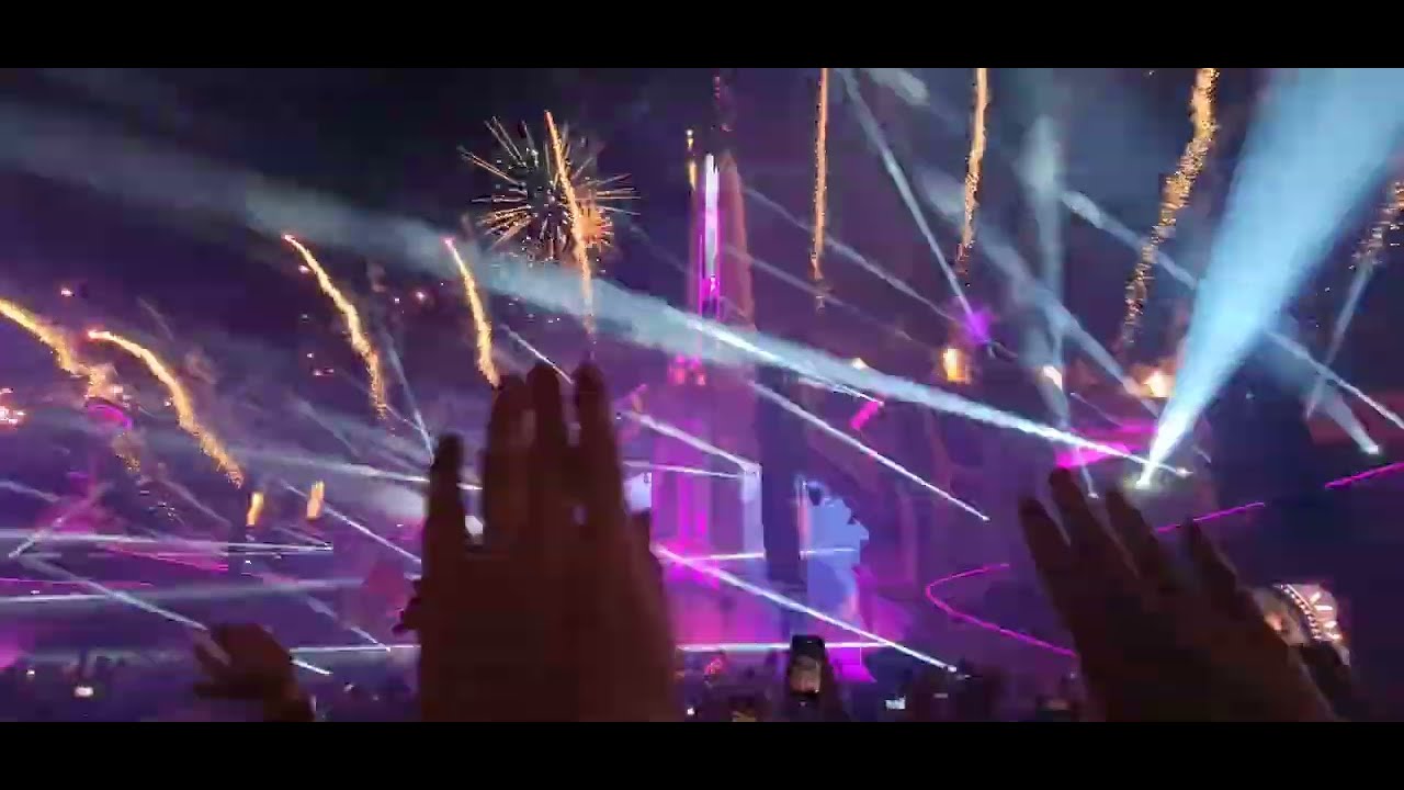 Tomorrowland 2022 Martin Garrix Starlight - Front of Stage