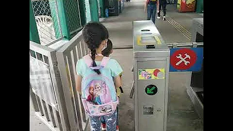 3歲半的 Tyrus 介紹香港的交通工具 (3.5 years old Tyrus introducing public transports in Hong Kong) - 天天要聞