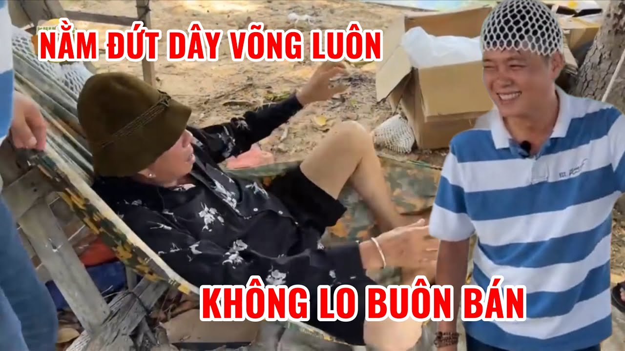 Danh hài Bảo Chung bán dưa lưới ế quá nên nằm võng ai dè nằm tới đứt võng luôn 