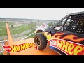 イエロードライバーの世界記録ジャンプ (タナ―・ファウスト| チームホットウィール | @HotWheelsJapanese