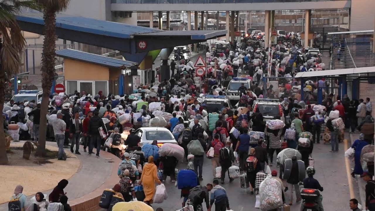 1500 personas provocan una avalancha en la frontera del Tarajal