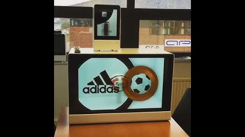 Transparent LCD Showcases in CDS