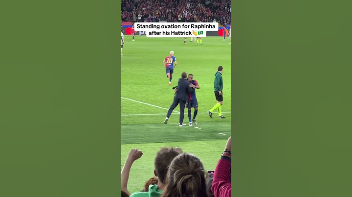 Standing ovation to Raphinha after he was substituted after his hattrick #raphinha #barcelona
