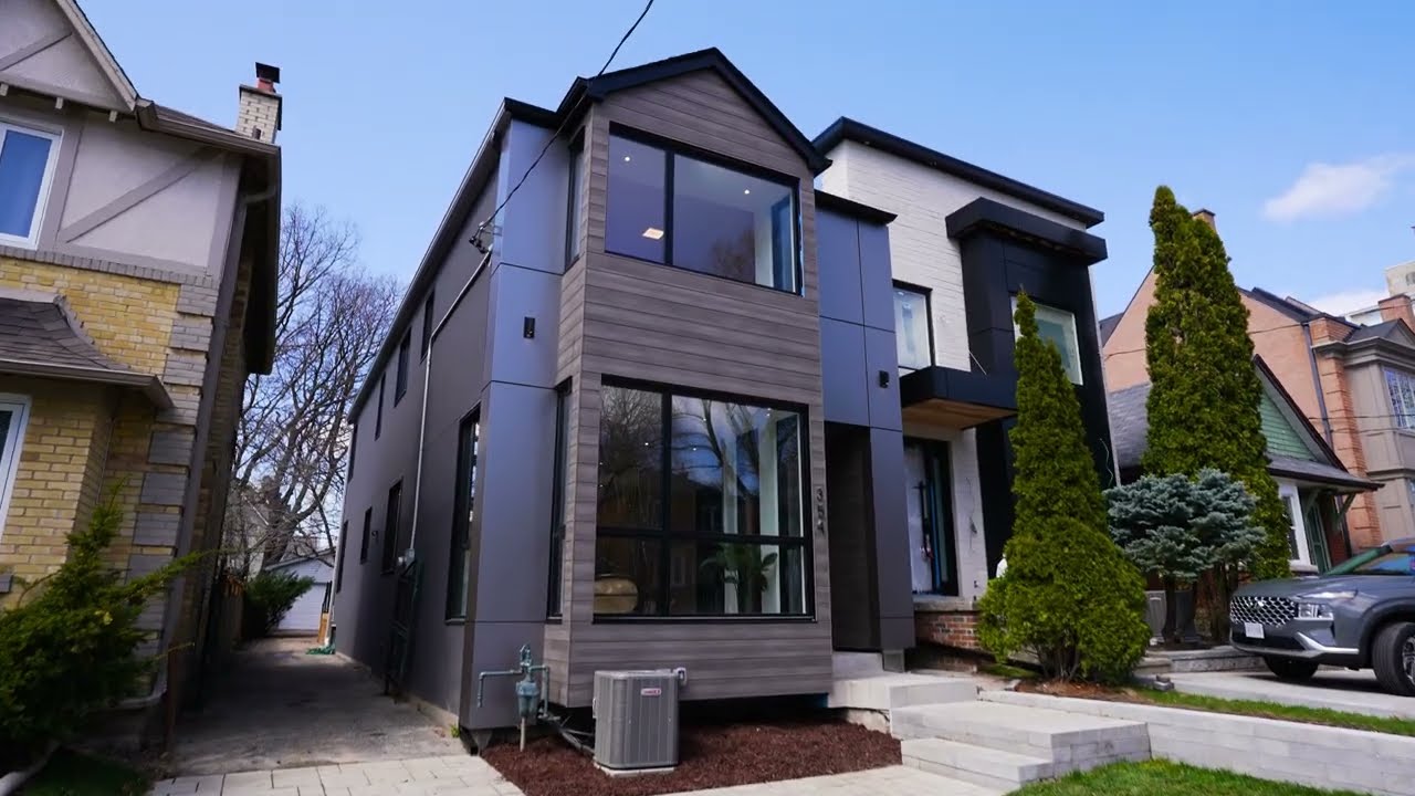 2,988,000 Stunning home in Toronto's Mount Pleasant East 354