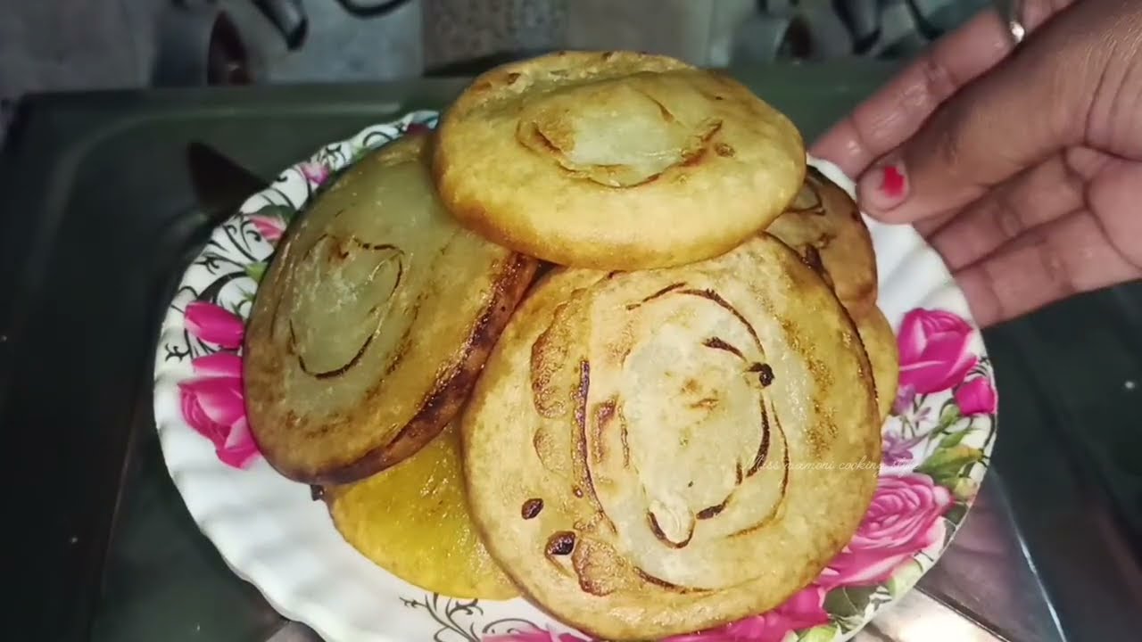 পৌষপার্বণে বানিয়ে নিন নতুন সাধের পিঠে।ময়দা আর তেল দিয়ে তৈরি খুবই সহজ উপায়ে