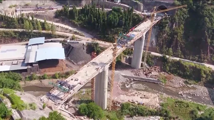 Sections of high-speed railway bridge joined in Chongqing - DayDayNews