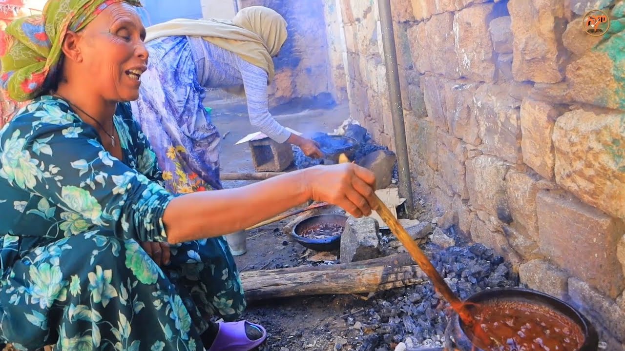 ስነ ስርዓት ኣቀራርባ ናብ መኣዲ ዓጋመ ከመይ ይዳሎ ብፁሩይ ካሜራ ዝተወሰደ